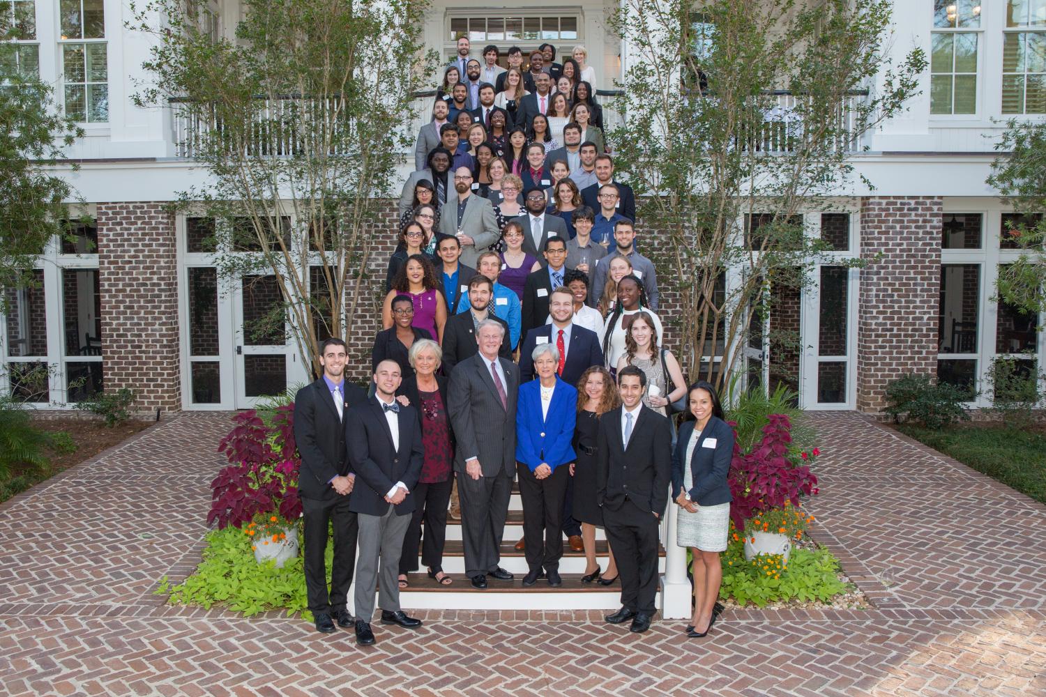 750(w)x500(h), preferred ratio 3:2