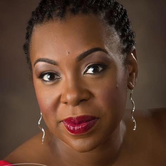 Headshot of Damertia "Dee" Selmore